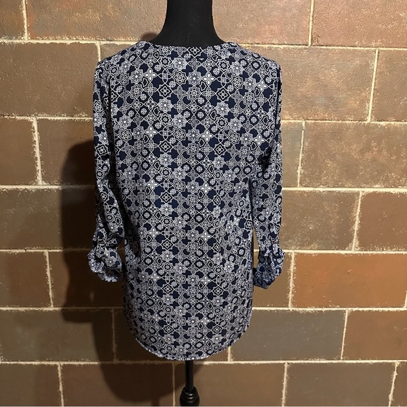 DE Collection Navy White Geo Print Popover Top Women’s S Small - Picture 5 of 9
